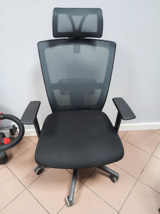 2 dwa krzesła biurowe w bardzo dobrym stanie