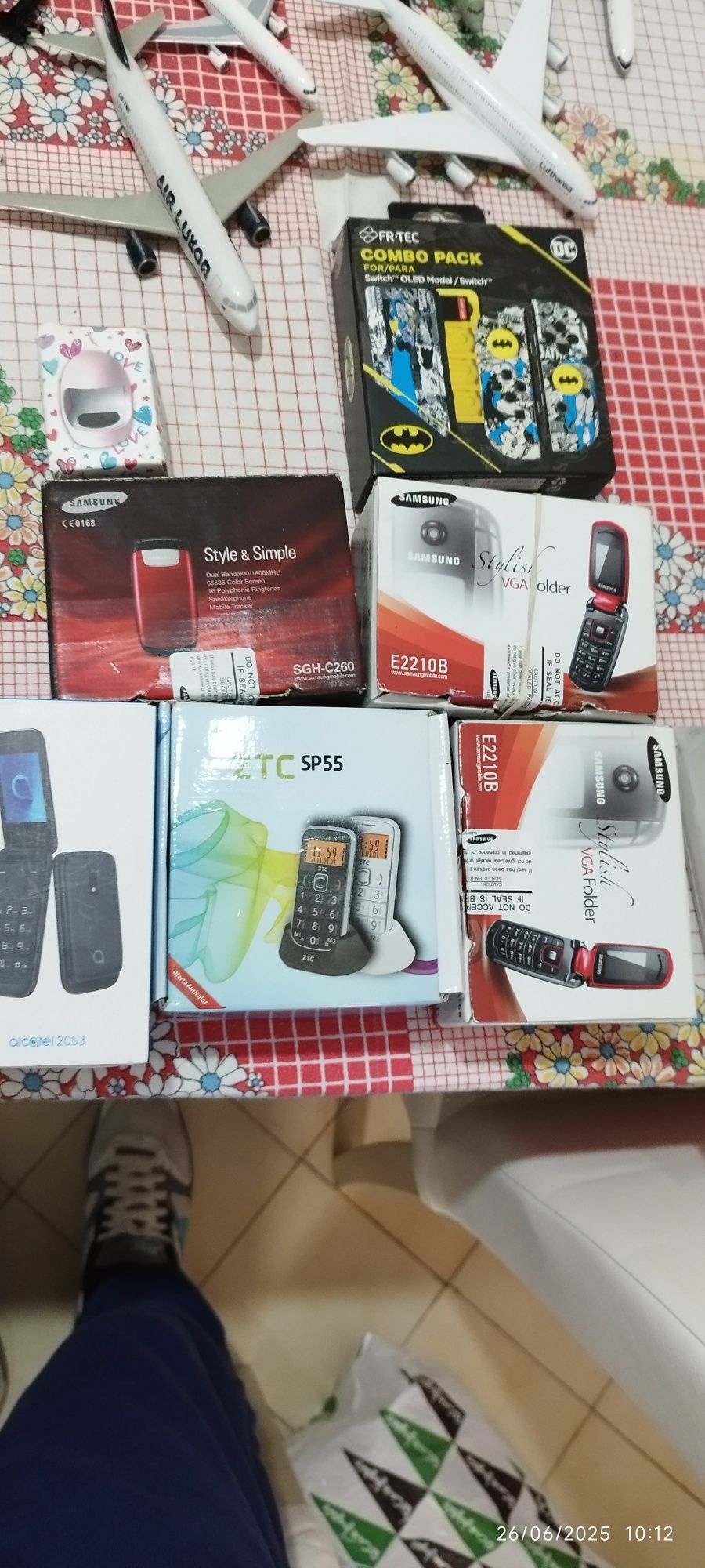 Vendo telemóvel e outros