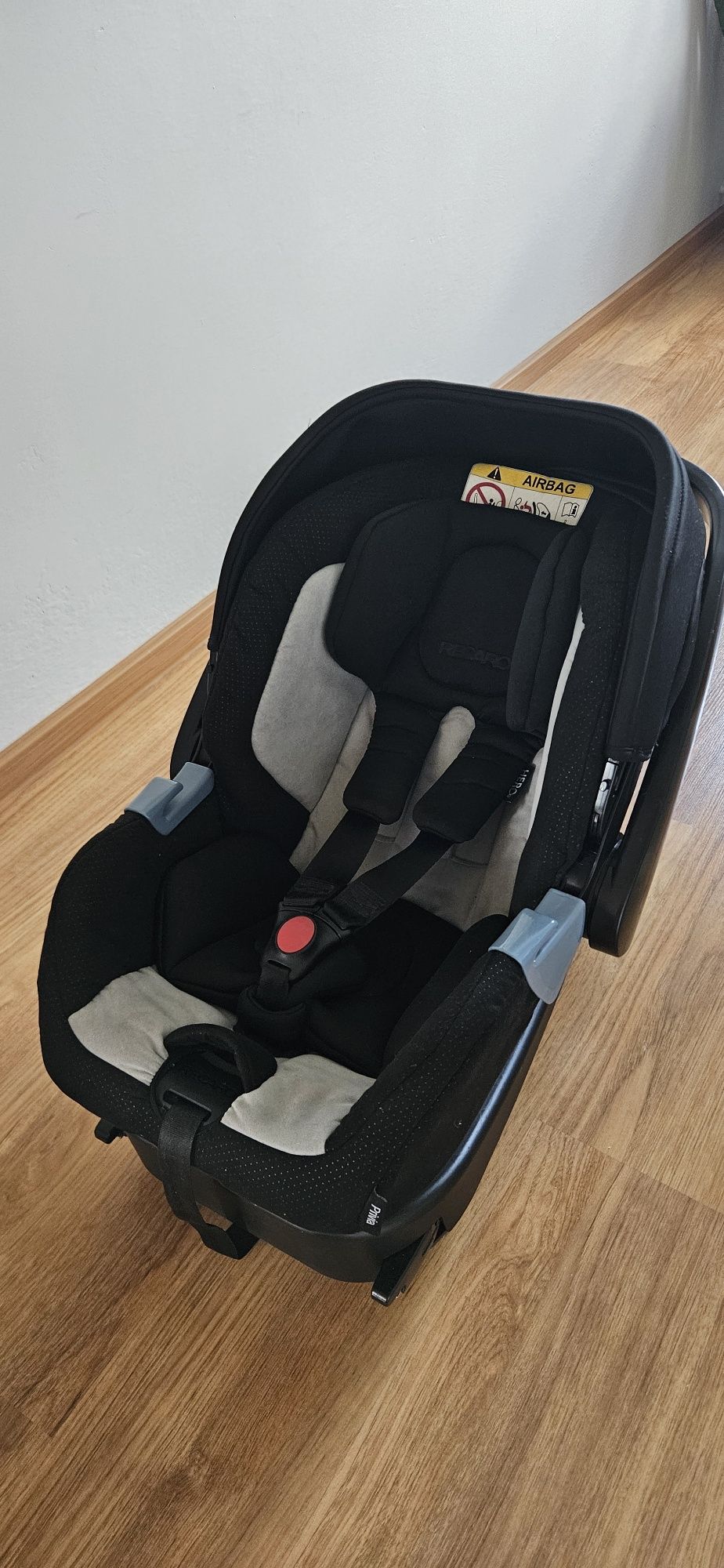 Fotelik Recaro Privia + baza Recaro FIX