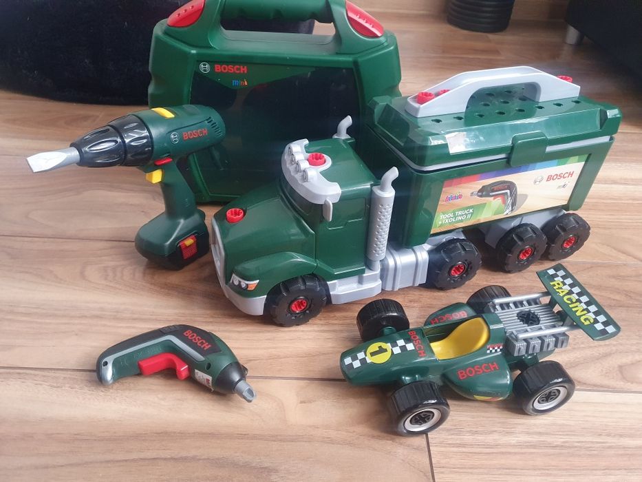 Zabawki Bosch ciezarowka Toll Truck i Formula 1 wraz z akcesoriami