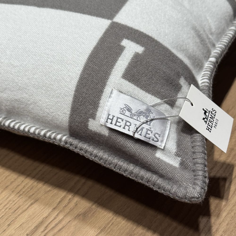 Nowa poduszka hermes H Avalon poszewka szara torebka ozdobna jasiek 45
