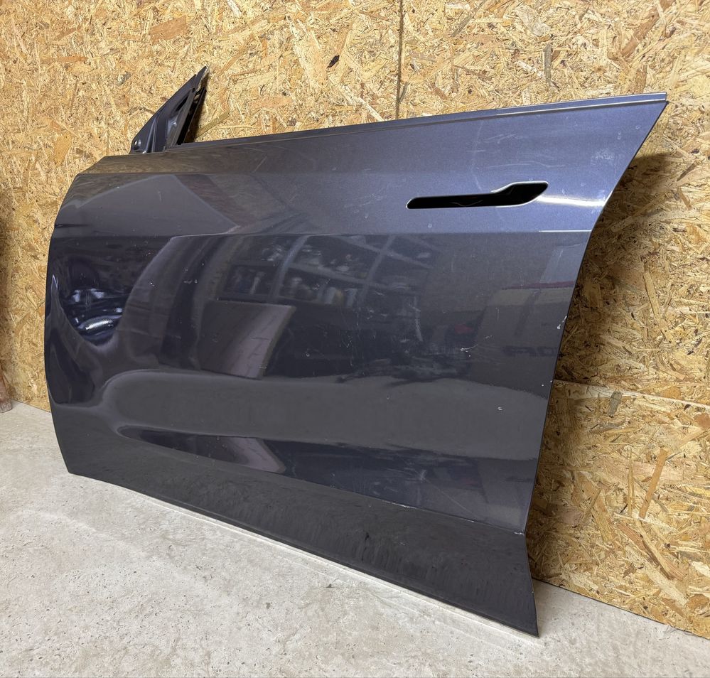 Tesla Model Y двері передні ліві