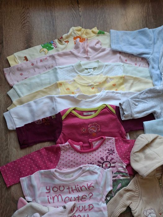 Zestaw ubranek w rozmiarze 62