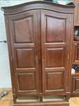 Moveis antigos e roupa