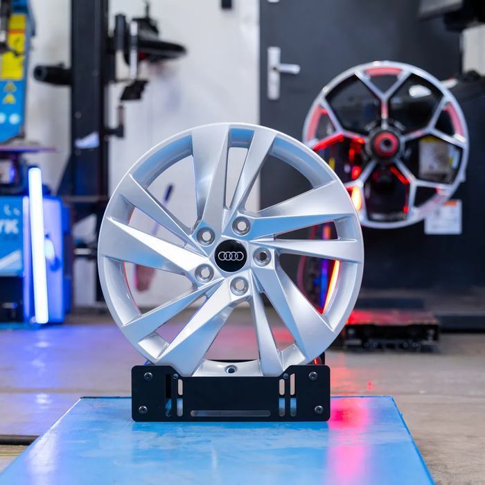 NOWE ORYGINALNE Felgi aluminiowe 17" Audi A3 A4 A6 Q2 Q3
