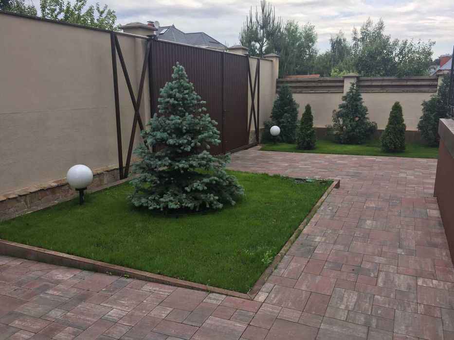 Продам 2 єт. дом 350 кв.м. в г.Вішгороде,микрорайон Дедовица