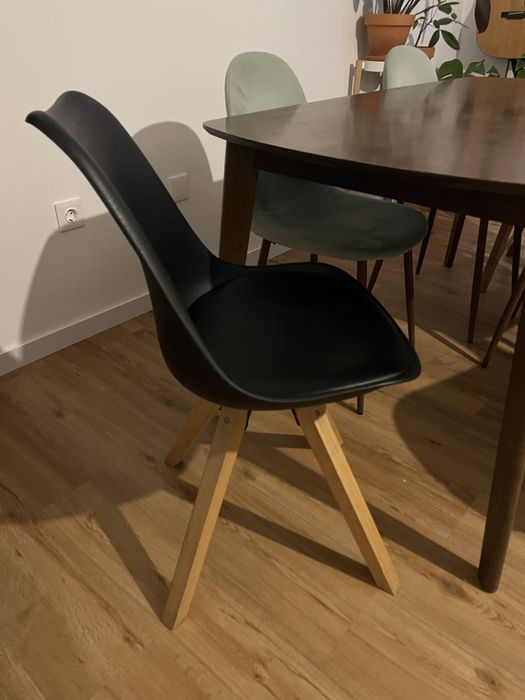 Mesa de jantar com cadeiras