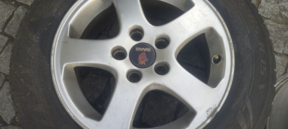 4 jantes 15 saab com 2 pneus  Mabor novos