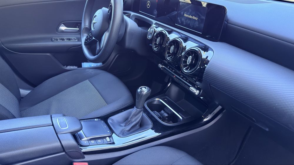 Vendo Mercedes-Benz Classe A 160, versão gasolina de 2020