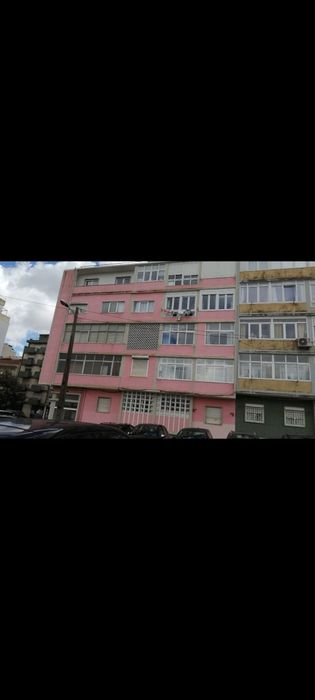 Vende se T1 - 2°andar com elevador na Estrada da A-da-maia em  Benfica