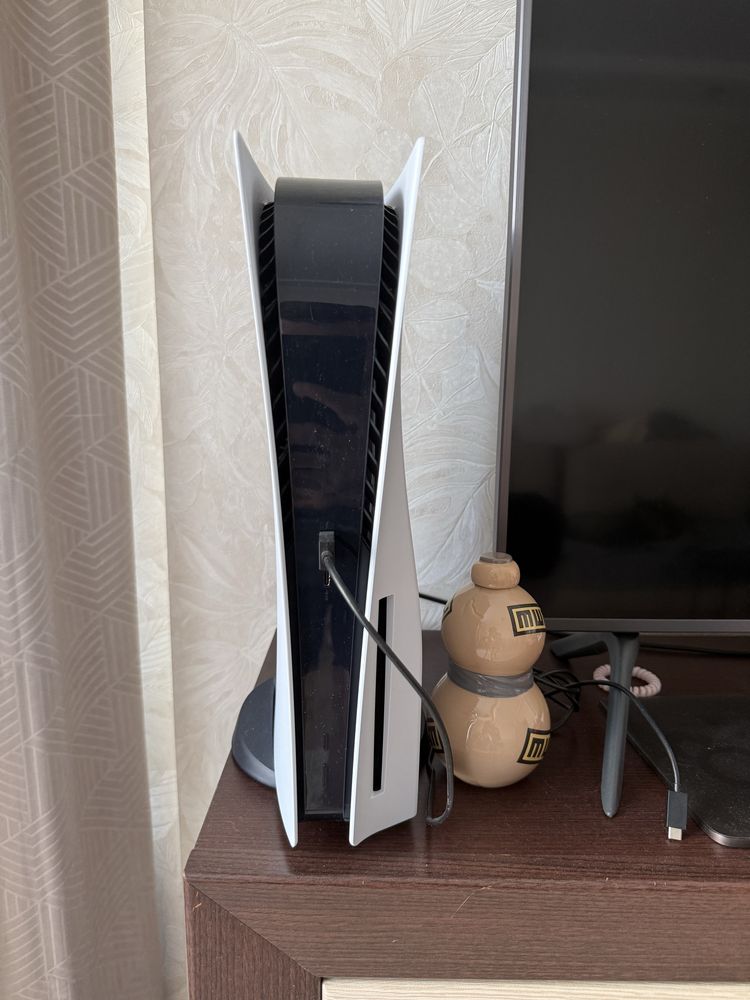 Sony PlayStation 5 Bluray Edition + 2 геймпада