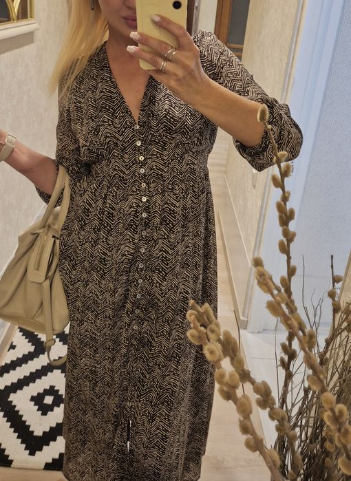 Сукня в шоколадному кольорі принт зігзаг