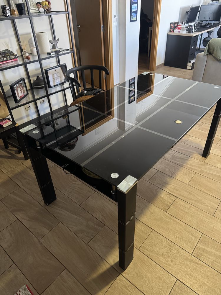 Vendo mesa de jantar em vidro