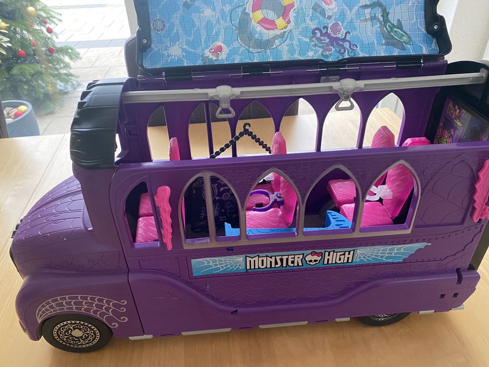 Игрушечный школьный автобус  Monster Hich