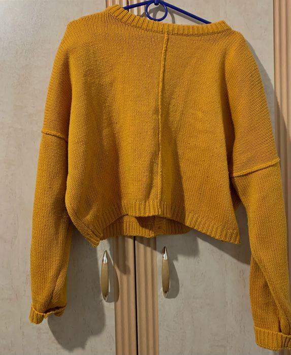 Жіночий светр  гірчичного кольору