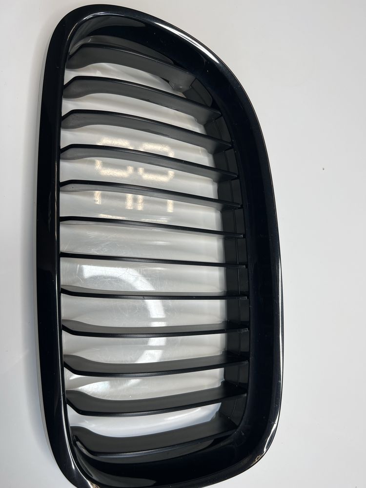 Grill oryginalny BMW E90/91 lift 9-11 rok M połysk
