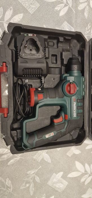 Martelo / berbequim com percussão PARKSIDE 12V Pack completo