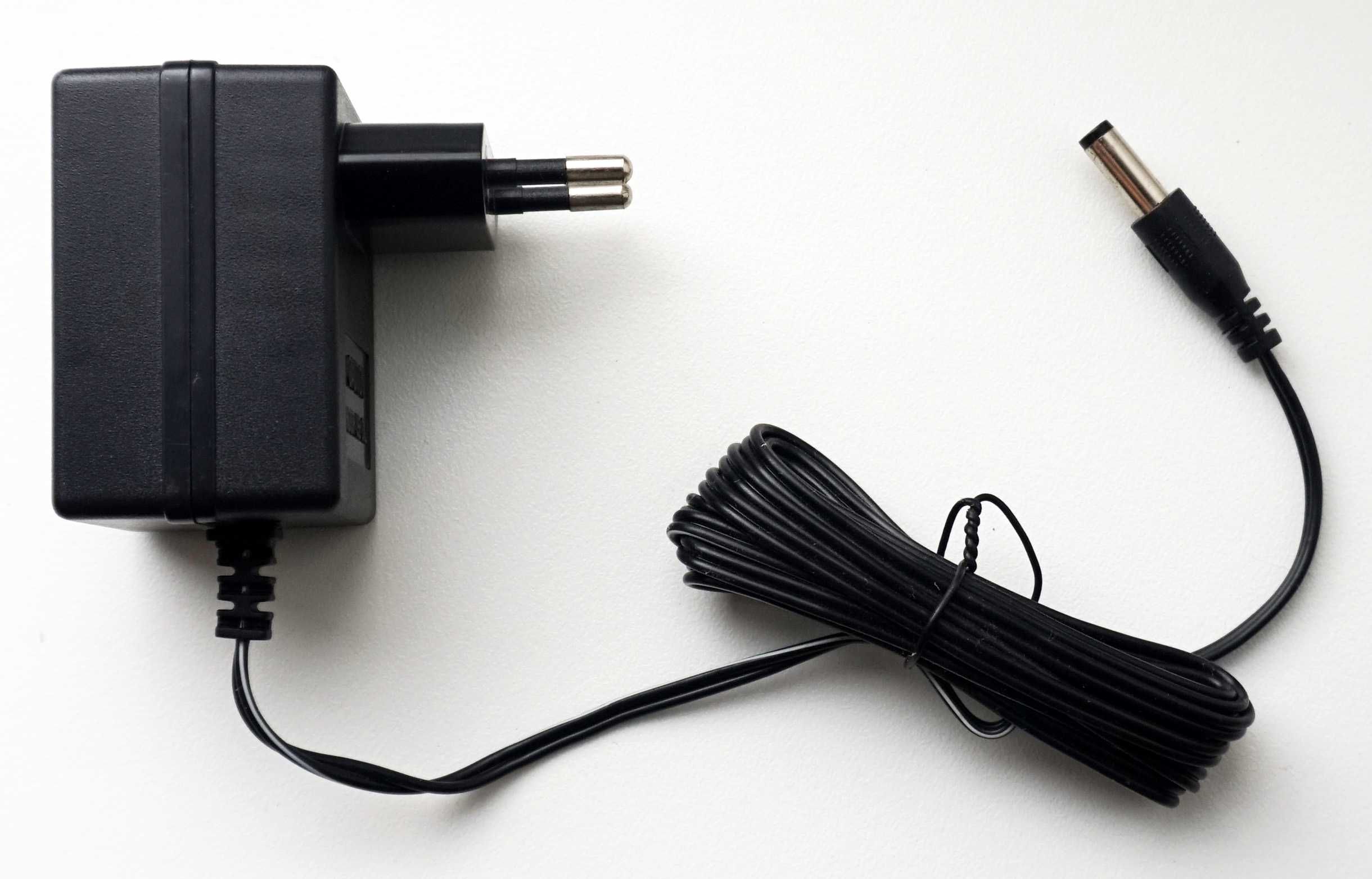 Зарядное для электроотвертки  5V 300mA