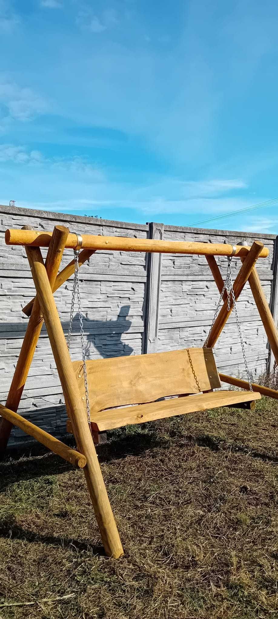 Huśtawka ogrodowa drewniana - transport złożonej już huśtawki w cenie.