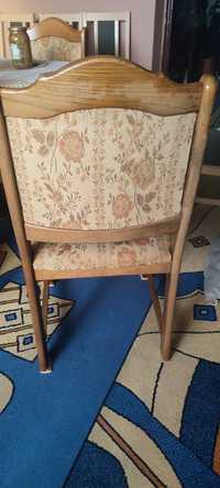 Drewniane krzesła