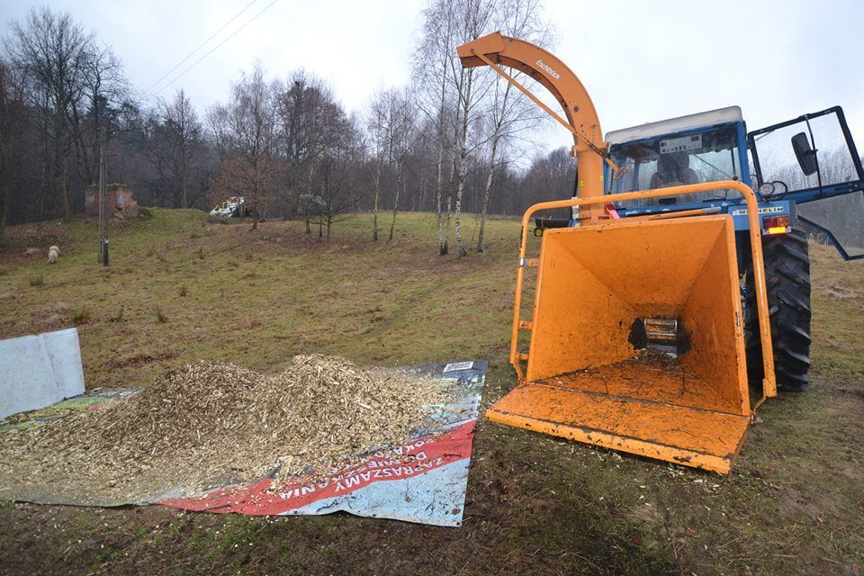 Sprzątanie działek, koszenie trawy, rębak do gałęzi, wycinka drzew.