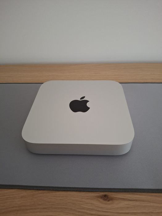 Mac mini M2 + Satechi hub em perfeito estado