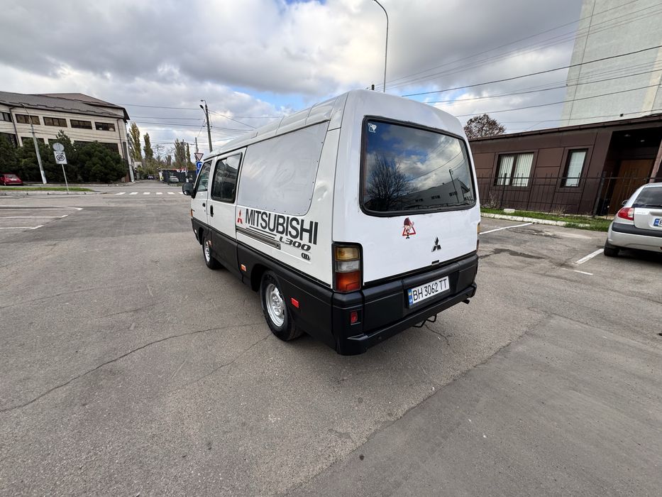 Продам Митсубиси L300 пасажирский бус 8+1