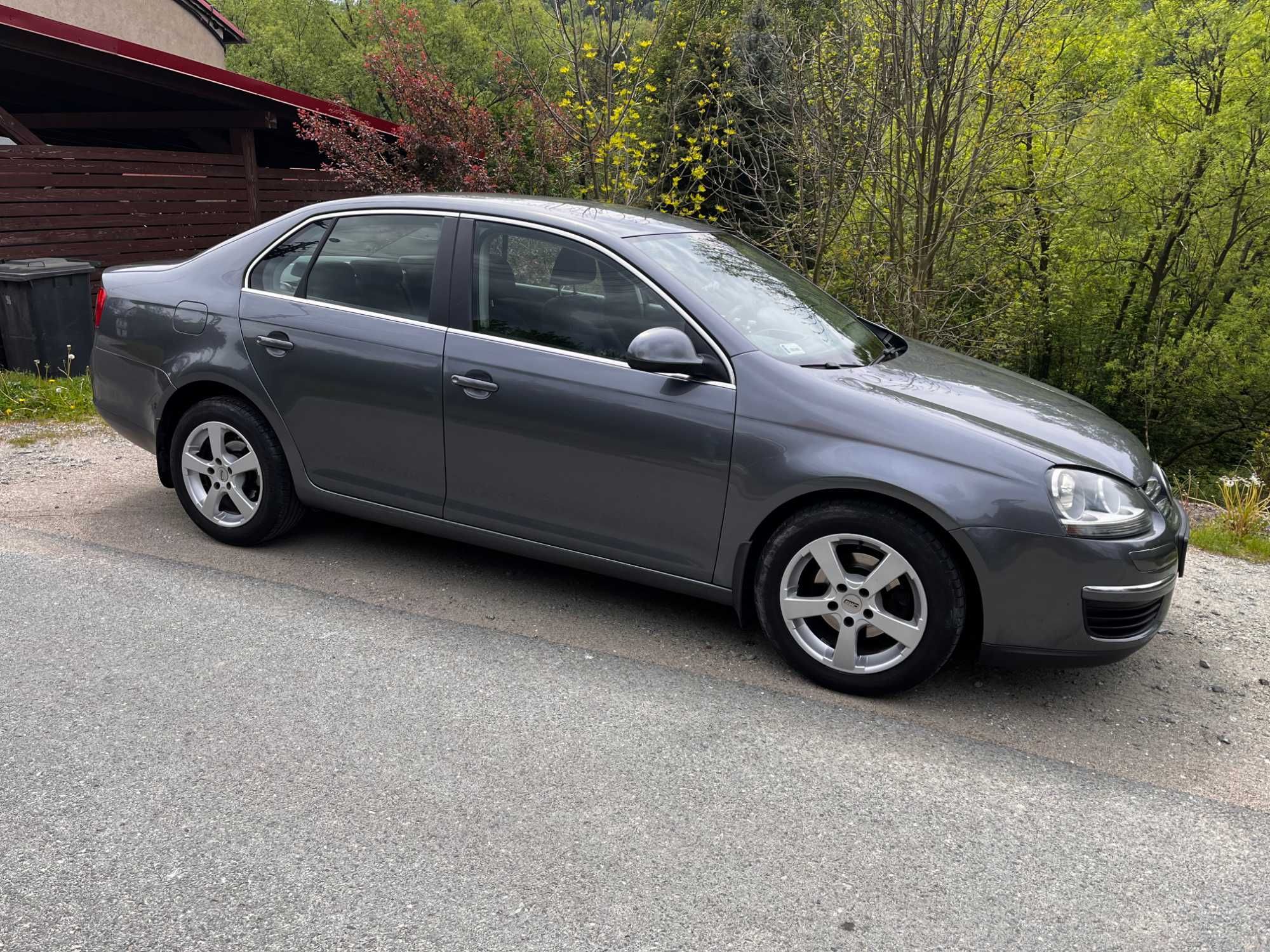 Volkswagen Jetta MK5 1.9 TDI 2006 Salon Polska