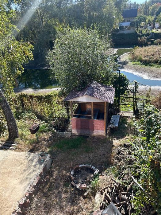 Сучасний гарний садовий будинок біля озера YV