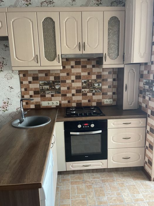 Продам двокімнатну квартиру, вул. Бородія
