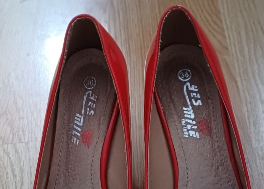 Czerwone lakierowane szpilki Yes Mile for Lady r 36 obcas 7cm czółenka