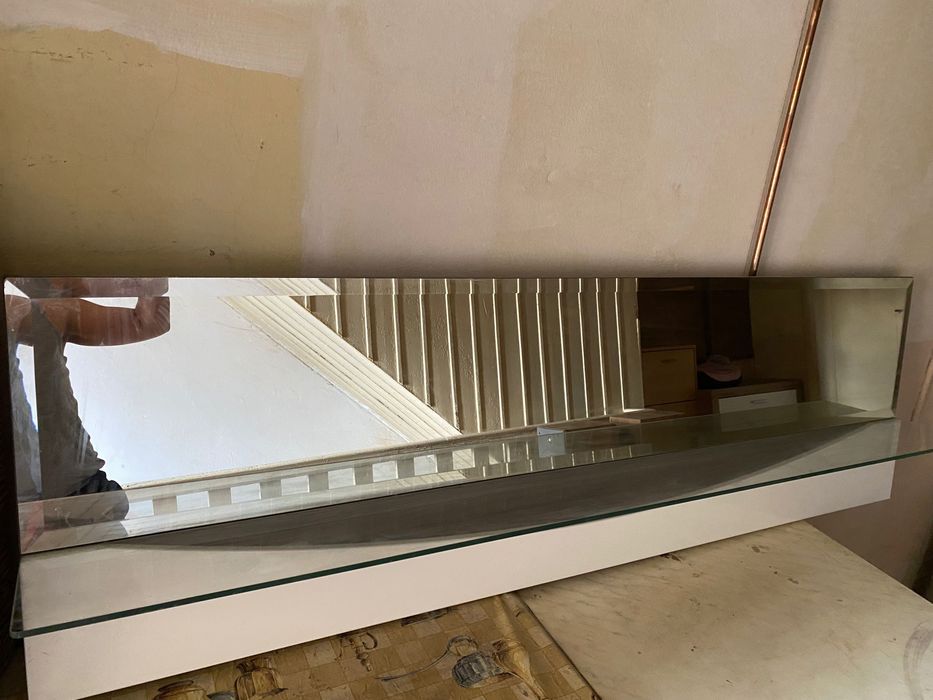 Półka pozioma z lustrem