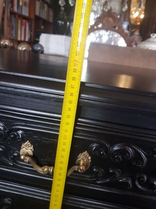 Imponente aparador estilo Luis XV lacado