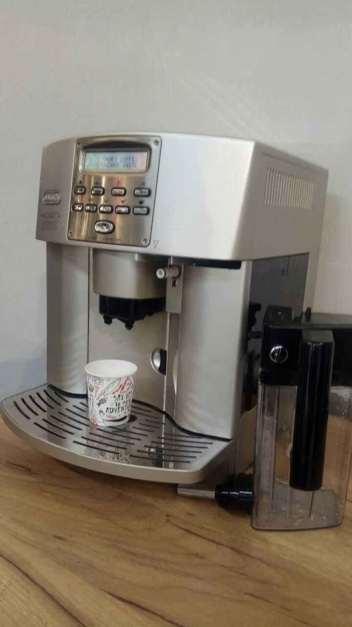 Кавоварка Б/У Delonghi Magnifica Automatic Cappuccino