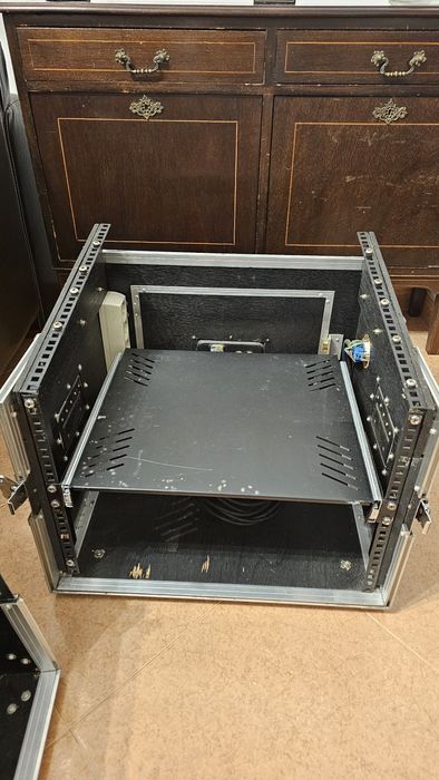 Rack PA madeira com prateleira deslizante