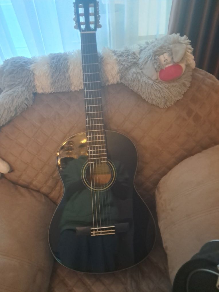 Класична Гітара Yamaha c 40BL + струни, чохол, медіатори і каподастер