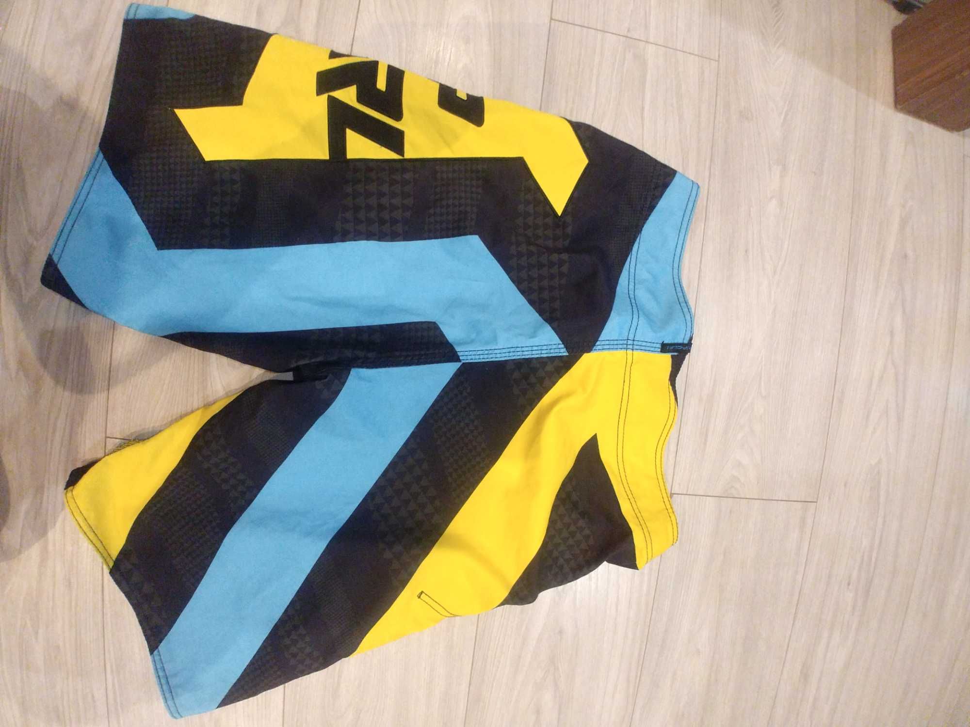 Spodenki surfing deska surfingowa Rip Curl 32 M L grzebien surferski