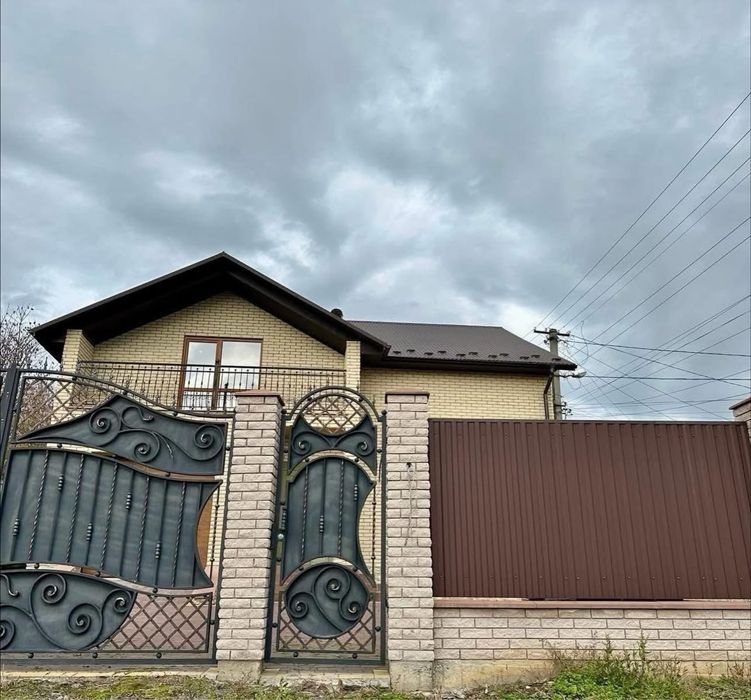 Продається окремий будинок в Кутківцях