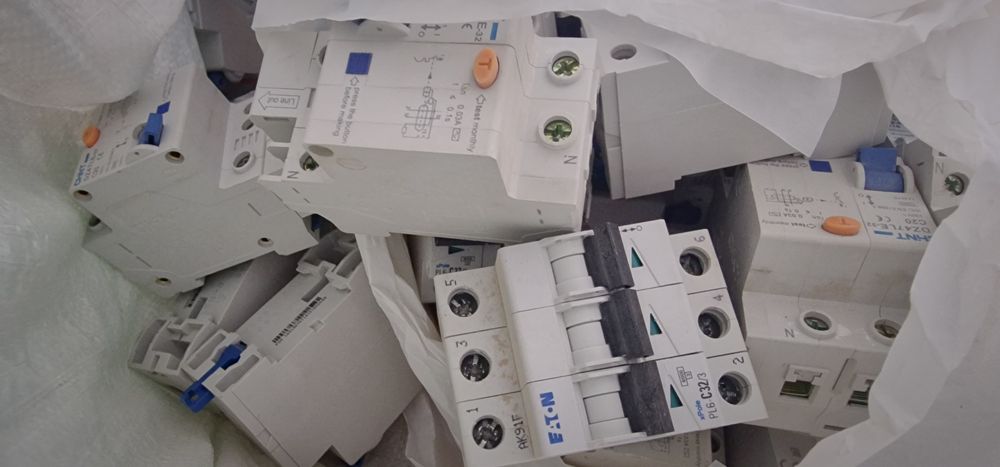 Кабель, розетки, автоматичні вимикачі