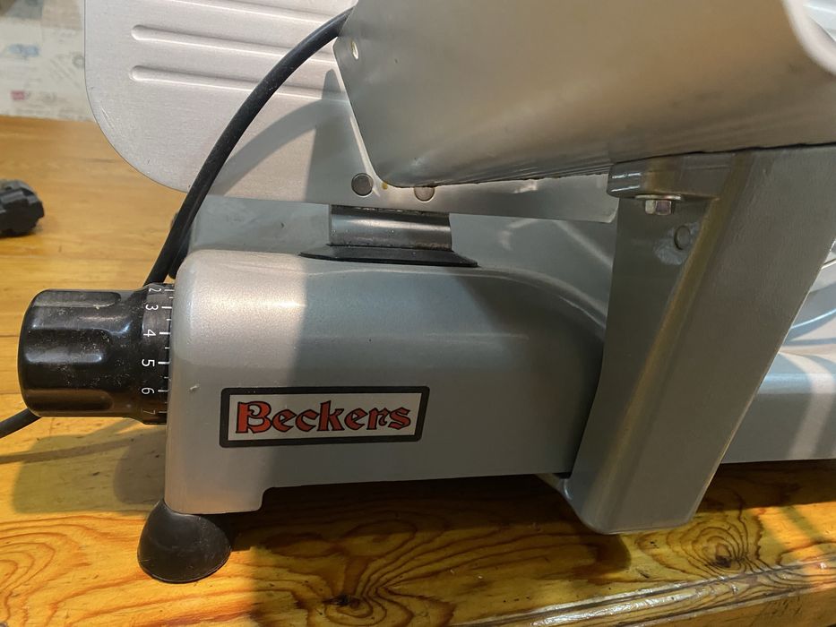 Продам Слайсер beckers