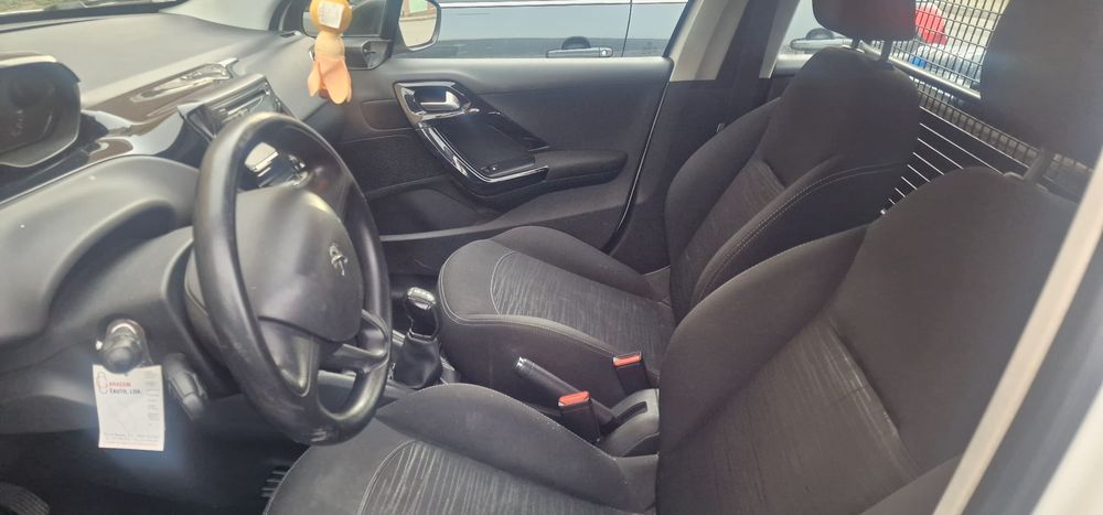 Peugeot 208 1.4 hdi iva dedutível