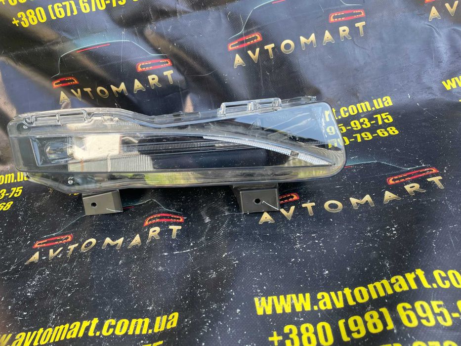 Фара протитуманна права Tesla S Plaid протитуманка Tesla 1649248-00-C
