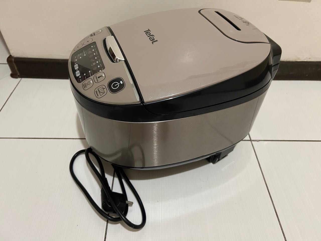 Мультиварка Tefal Essential Cook RK321A34.