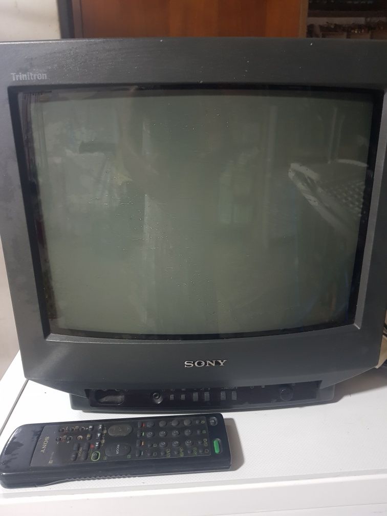 Televisor sony a funcionar bem,  com comando
