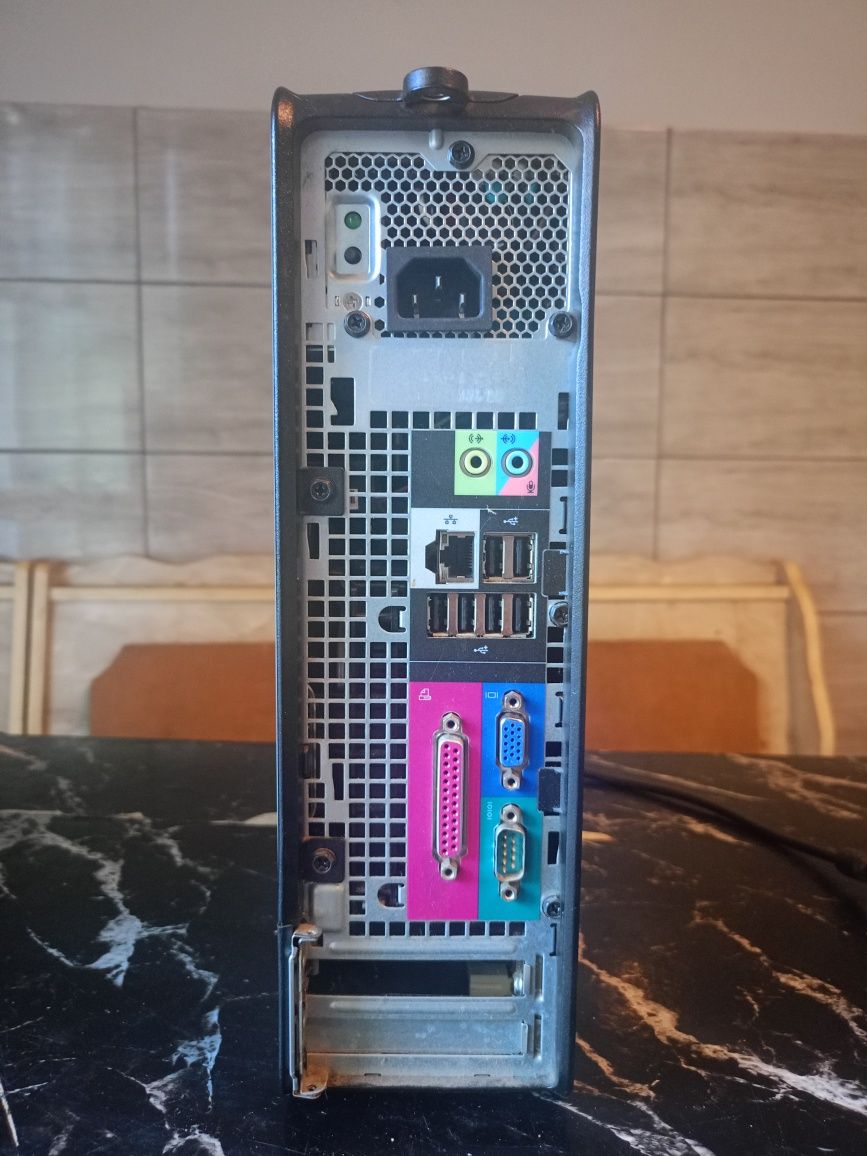 Komputer stacjonarny Dell optiplex 780 plus akcesoria