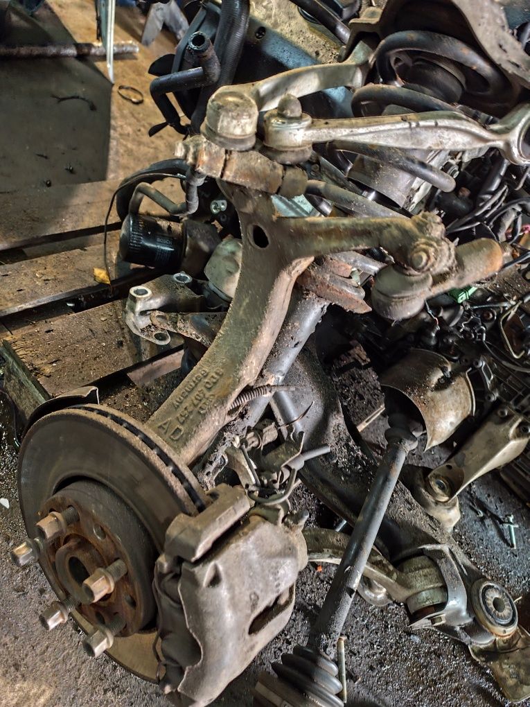 VW Passat B5 Audi A4 B5 2.8 V6 zawieszenie przód zwrotnica Mcpherson