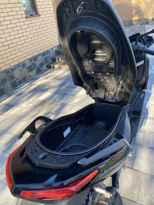 Продам Максі скутер Yamaha x max 250
