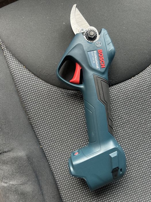 Sekator akumulatorowy Bosch GGP 12V-25 nozyce do galezi 25mm