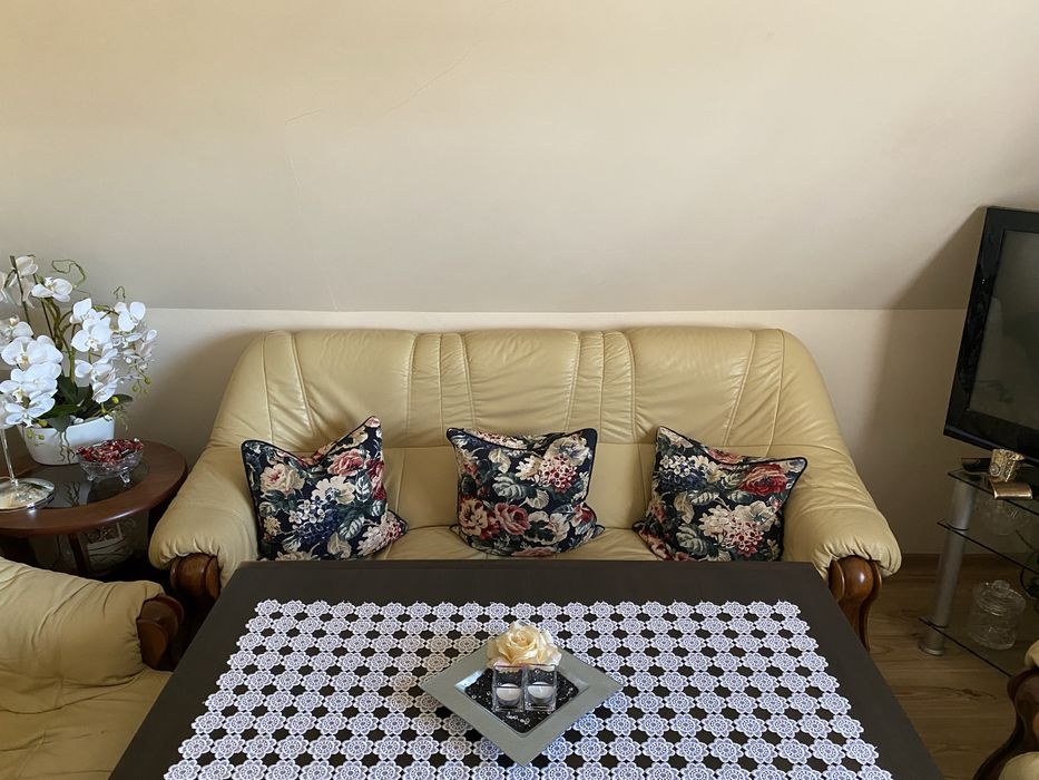 Skórzany wypoczynek 3+2+1 w kolorze kremowym