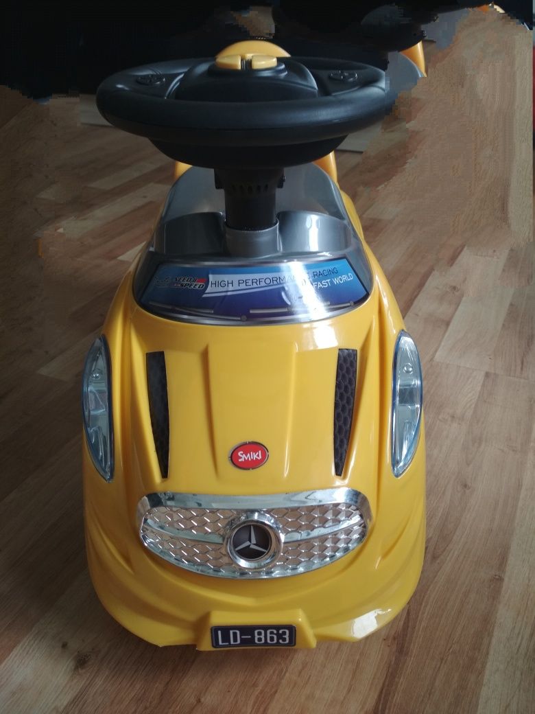 Jeździk mercedes